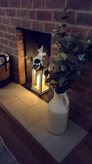 Cosy Cottage With Vineyard View Near Goodwood チチェスター エクステリア 写真